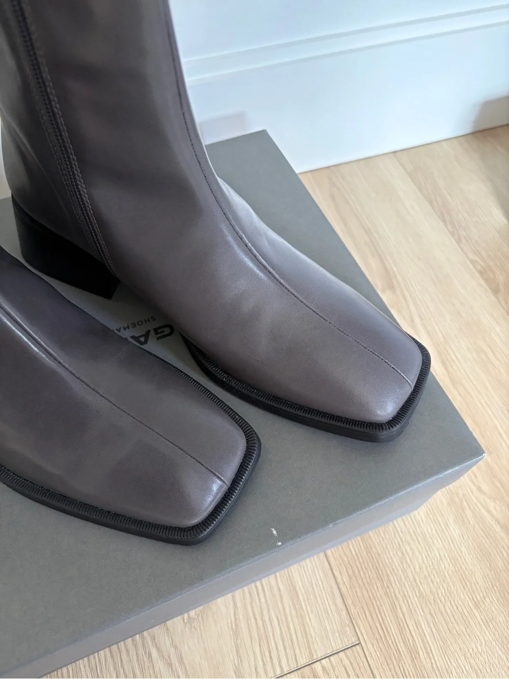 NWT Vagabond Gray Leather Ankle Zip Boots